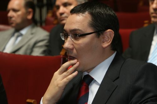 Victor Ponta atent