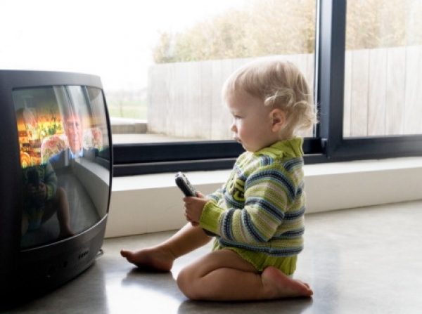 Televizorul influenţează dezvoltarea bebeluşului!