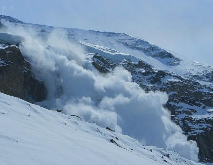 Risc de avalanşă şi zăpadă de 1,5 metri la Bâlea Lac