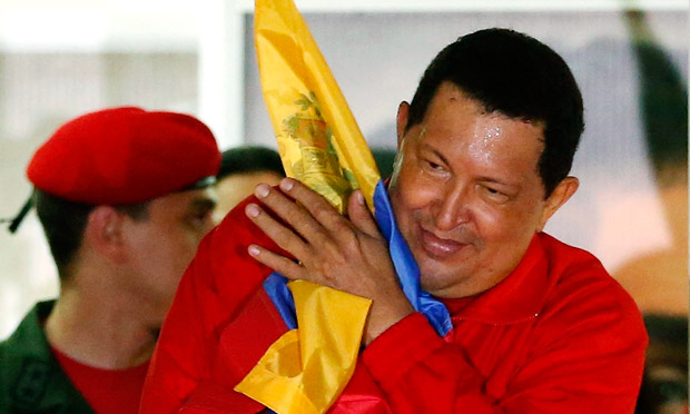 Hugo Chavez, supus unor tratamente “complexe şi dificile” după operaţia de cancer