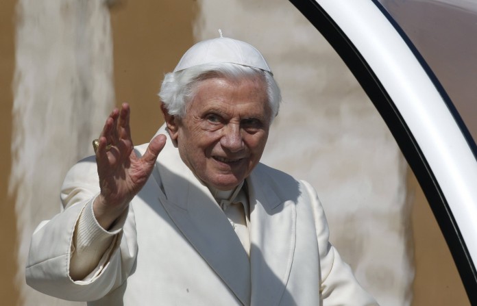 Zi istorică: Benedict al XVI-lea părăseşte tronul Sfântului Petru