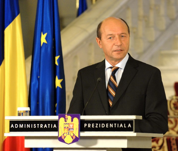 Traian Băsescu respinge statutul cadrelor militare