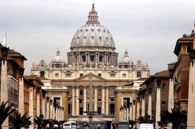 Cardinalii se vor reuni pe 4 martie pentru pregătirea Conclavului