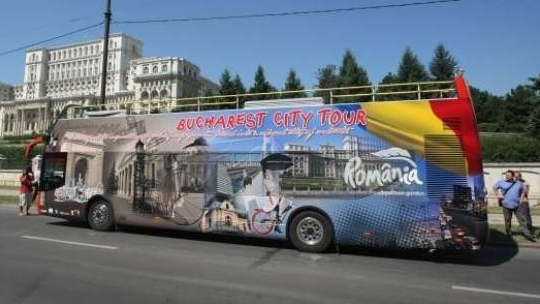 RATB reia circulația pe linia turistică Bucharest City Tour