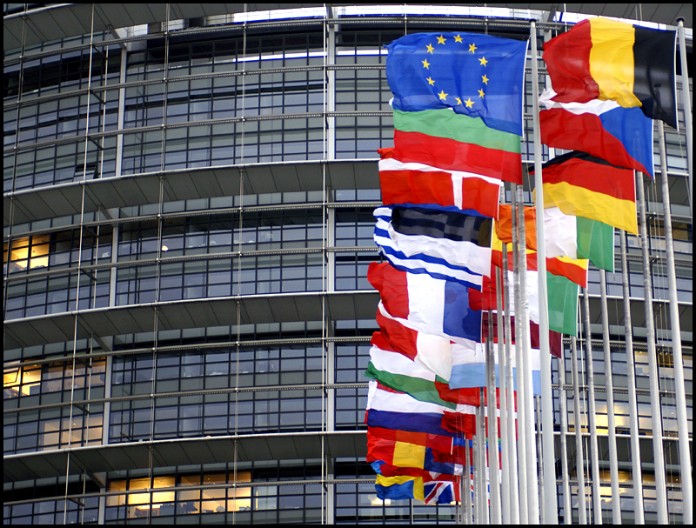 Comisia Europeană recomandă deschiderea negocierilor de aderare a Serbiei la UE