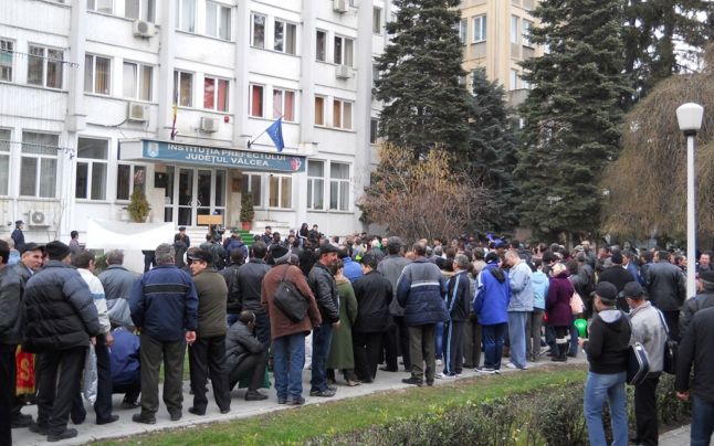Protest la Uzinele Govora: 25 de angajați, în greva foamei