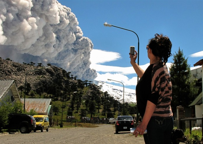 Mii de persoane evacuate în Chile şi Argentina, în urma creșterii activității seismice a vulcanului Copahue