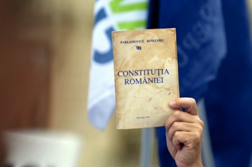 Noua Constituție prevede ca răspunderea civilă pentru informațiile de presă să-i revină autorului și nu proprietarului de presă