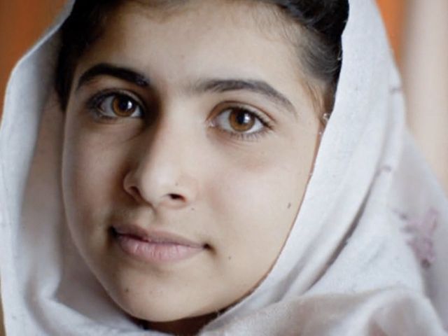 Adolescenta pakistaneză Malala Yousafzai, distinsă cu Premiul Saharov al Parlamentului European