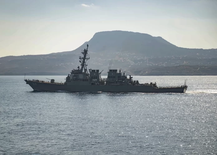 Crucișătorul american USS Carney, implicat în atacurile din Marea Roșie. FOTO via AP