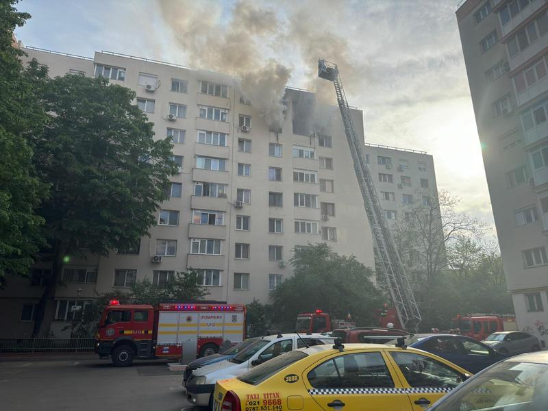 Incendiu violent la un renumit restaurant din Pitești. „S-au evacuat în jur de 50 de - 