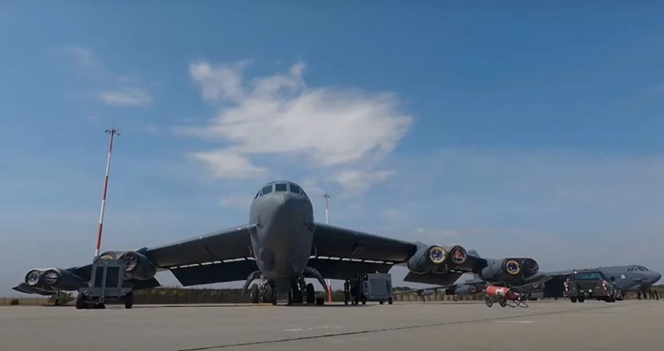 VIDEO. Imagini în premieră. Cum arată temutele bombardiere americane, dislocate în România