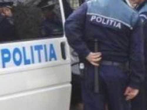 Doi adolescenţi, bătuţi şi reţinuţi ilegal de șeful şi adjunctul unui post de poliţie. Au fost loviţi cu bastoanele şi li s-au aplicat electroşocuri