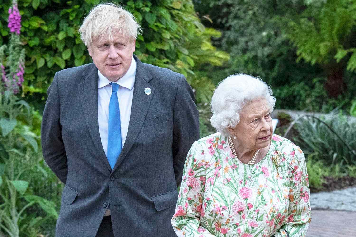 Regina Elisabeta a II-a a suferit de cancer osos. Fostul premier Boris Johnson știa de un an de zile