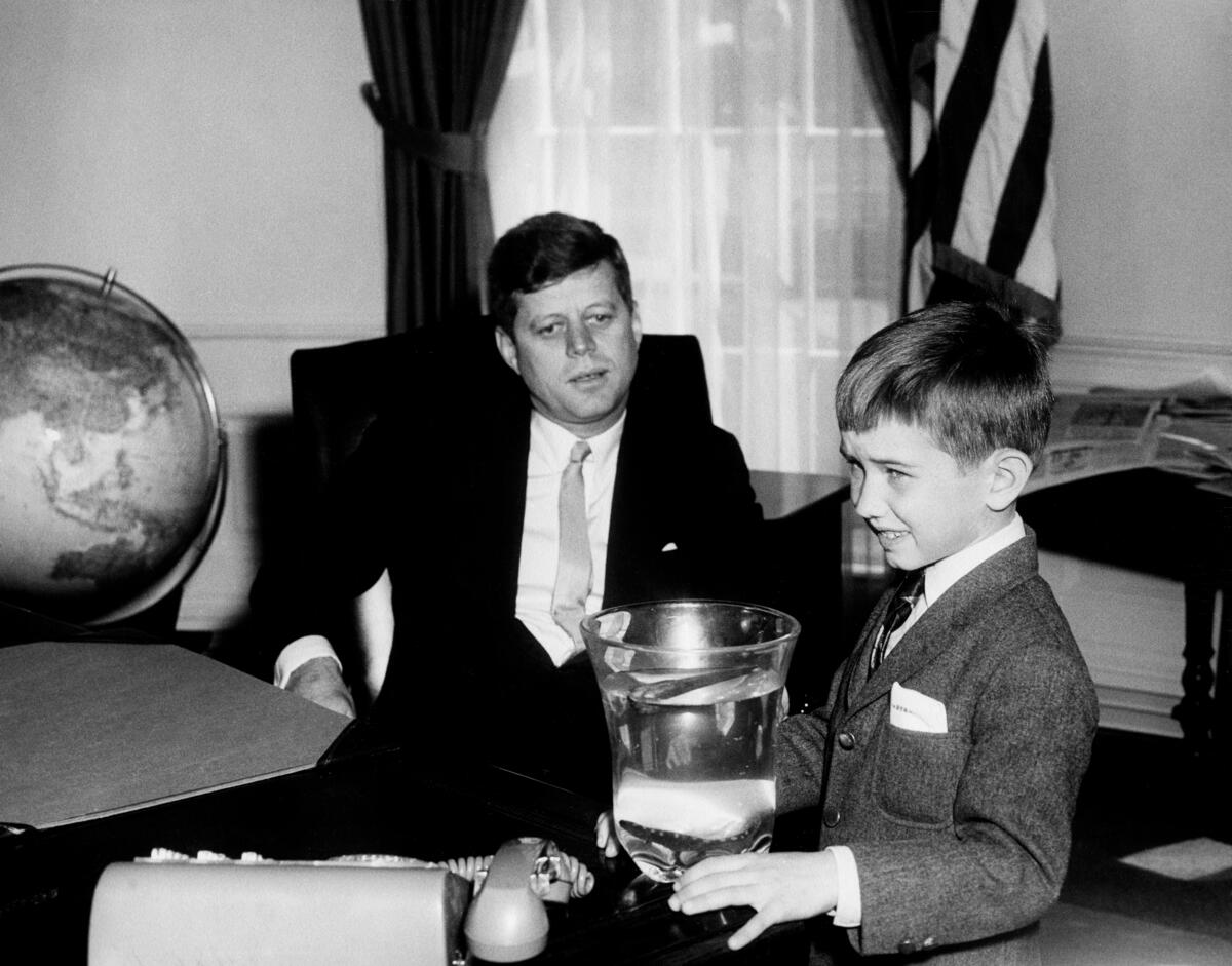 Robert F. Kennedy Jr, alături de unchiul său, John F. Kennedy