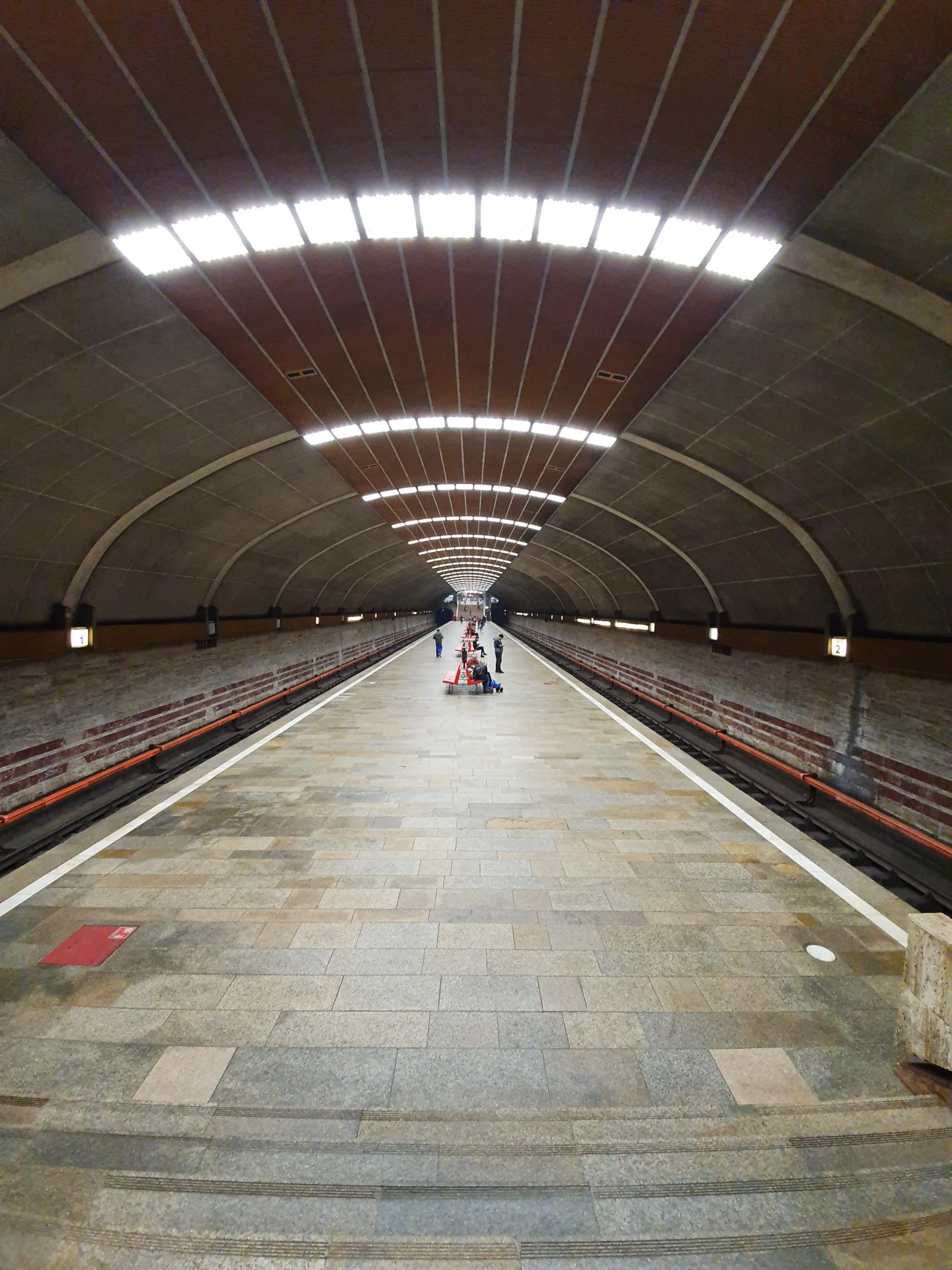 Foto Stație de metrou TITAN